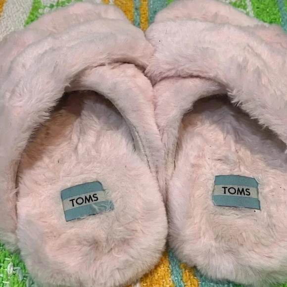 Toms pink fuzzy slippers size 8 EUC - Picture 5 of 8